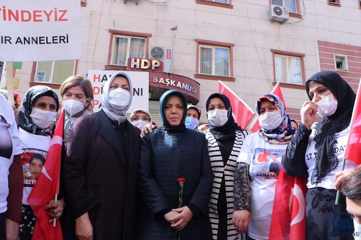 Mustafa Şentop un eşi Sabriye Şentop tan Diyarbakır annelerine ziyaret #6