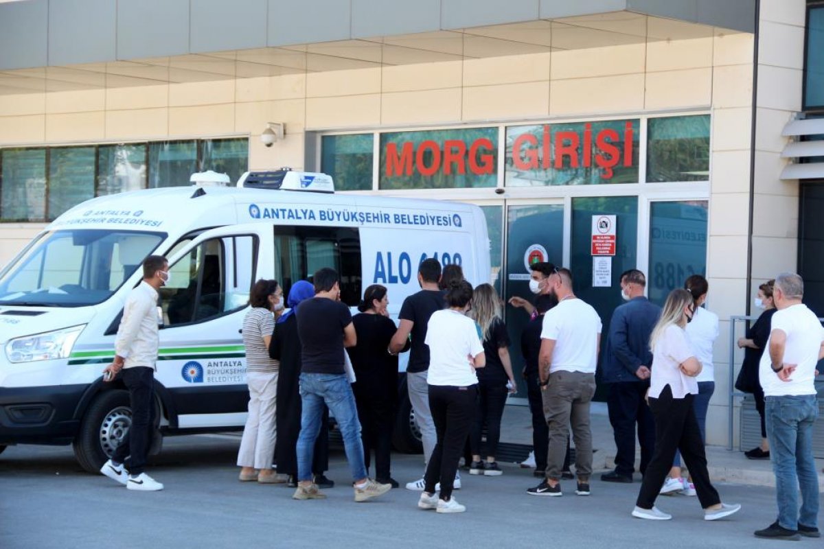 Antalya da kazada hayatını kaybeden gencin ölümü sevenlerini yasa boğdu #1
