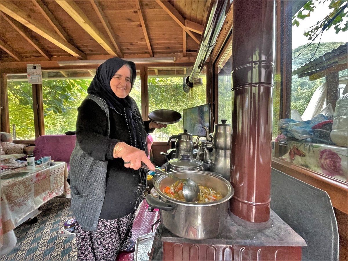 Kastamonu da selzede, işçilere gönüllü olarak yemek yapıyor #7