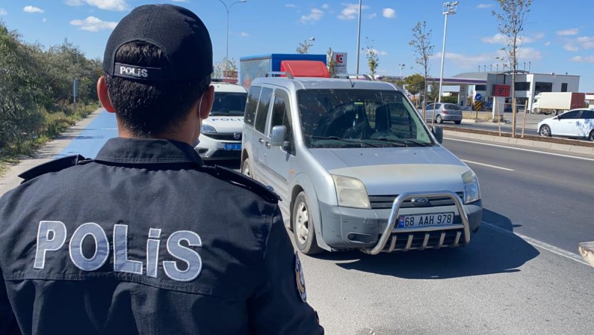 Aksaray da polisten kaçan şoför: Ben emniyet müdürüyüm, amir buraya gelsin #6