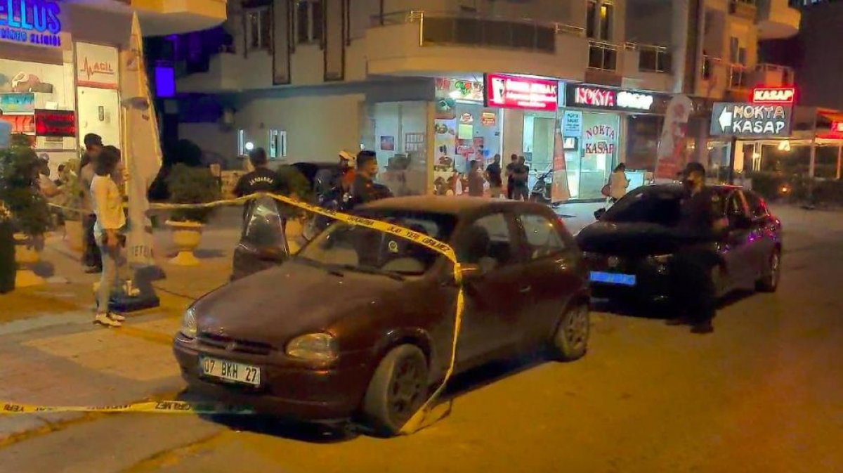 Antalya da markette çalışan karısını bıçaklayarak öldürdü #1