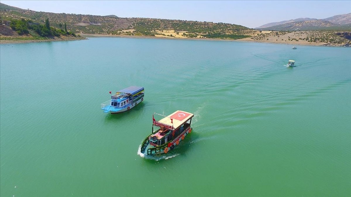 Takoran Vadisi nde turistler için tekne turları artırıldı #1