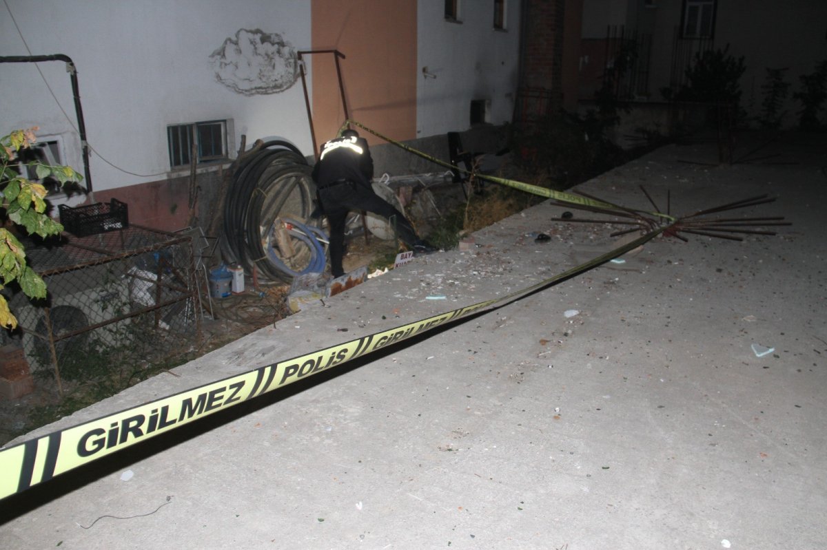 Konya da 5. kattaki balkondan düşen 8 yaşındaki çocuk yaşamını yitirdi #2