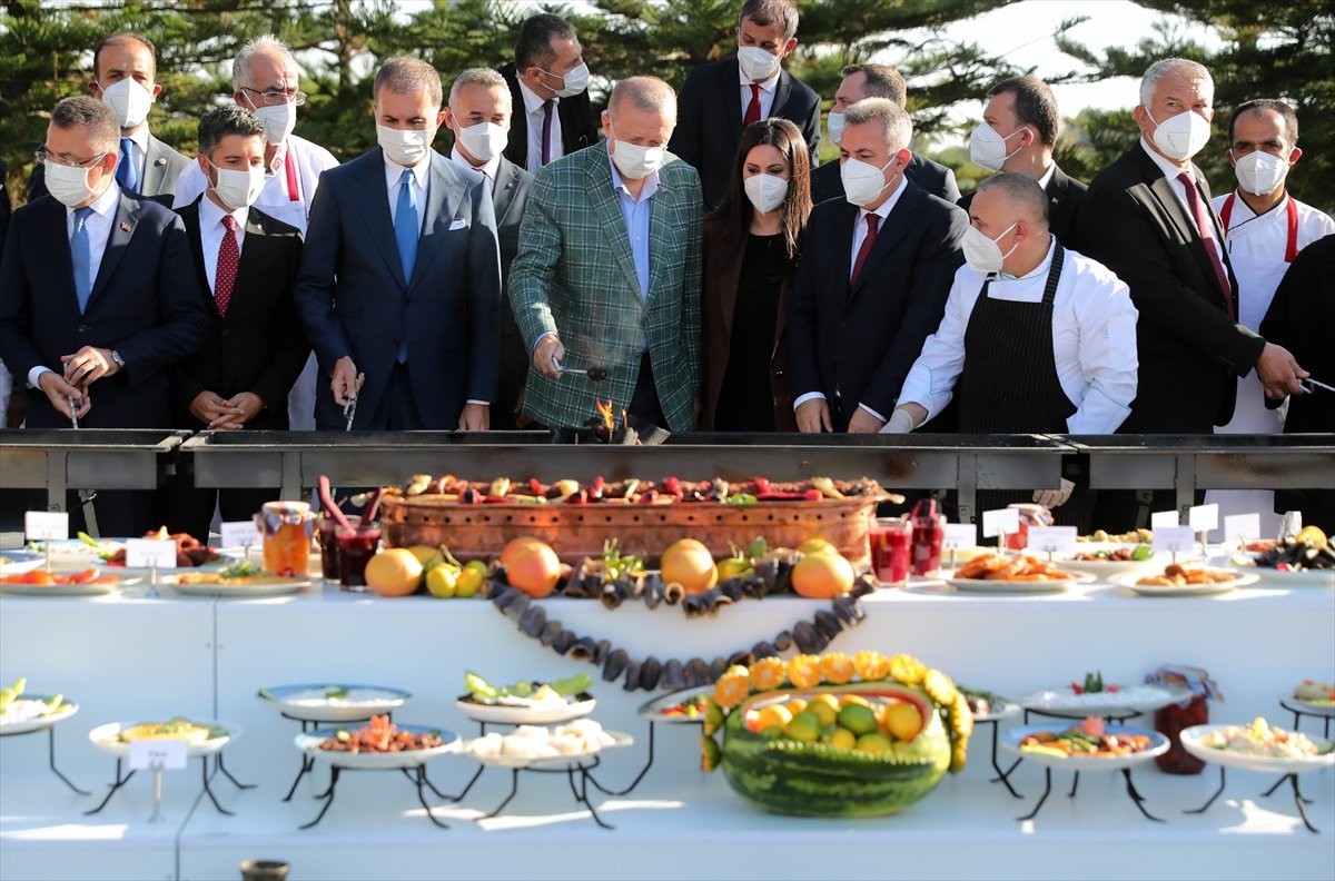 Cumhurbaşkanı Erdoğan lezzet festivalinde mangalın başına geçti #4