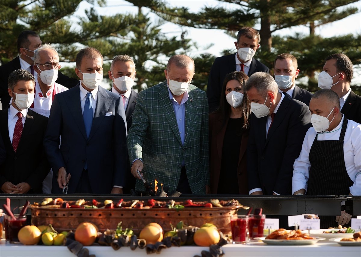 Cumhurbaşkanı Erdoğan lezzet festivalinde mangalın başına geçti #2