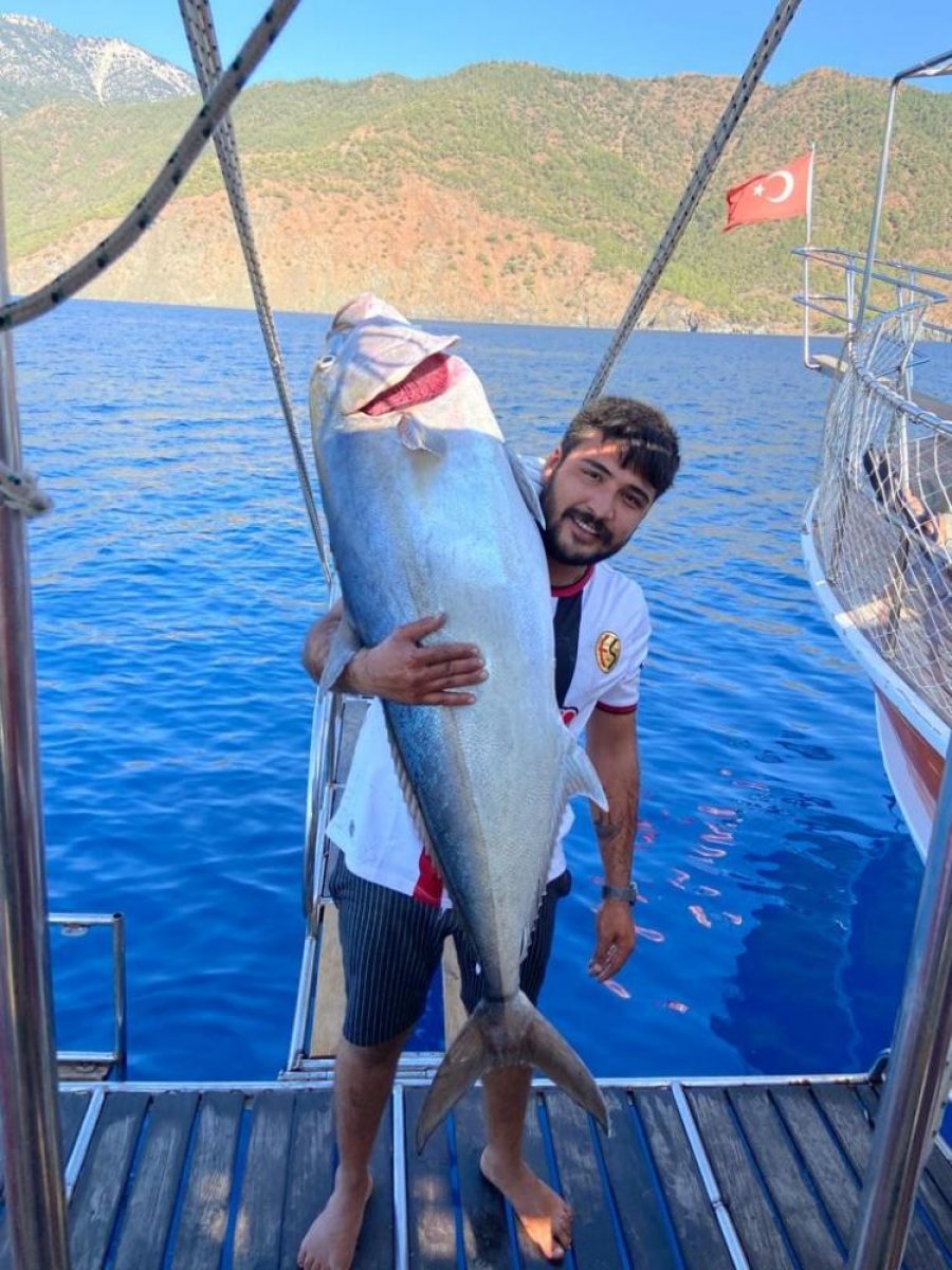 Antalya da 42 kilo balık tutan genç kendi rekorunu kırdı #3