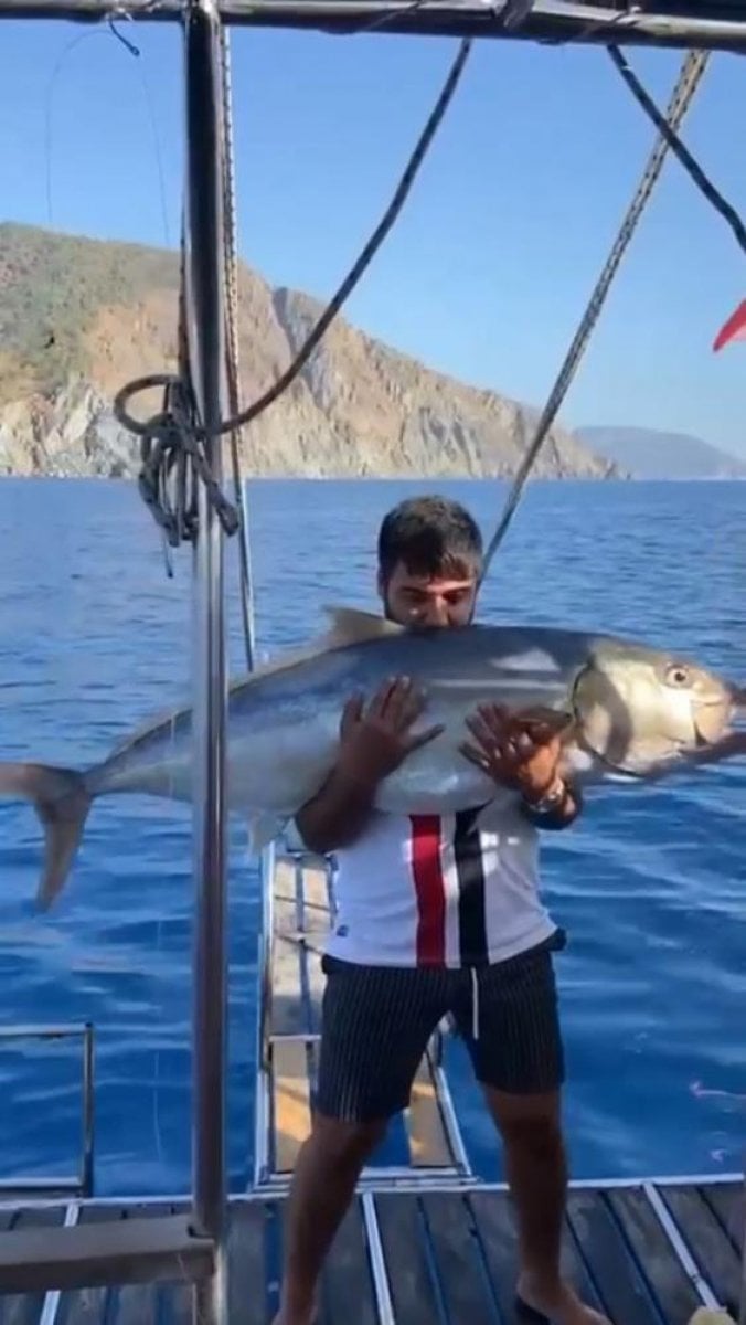 Antalya da 42 kilo balık tutan genç kendi rekorunu kırdı #2