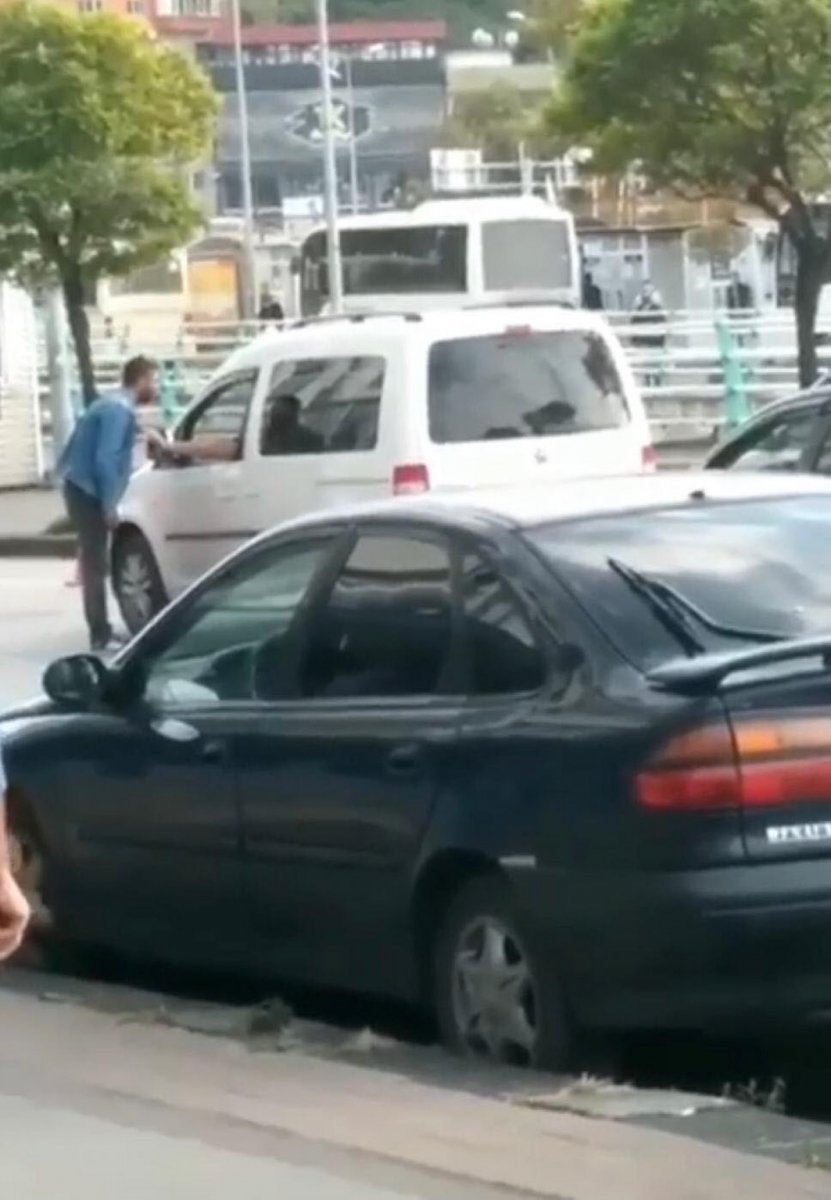 Zonguldak ta taksi şoförünün milli diskçiyi tehdit ettiği anlar #1