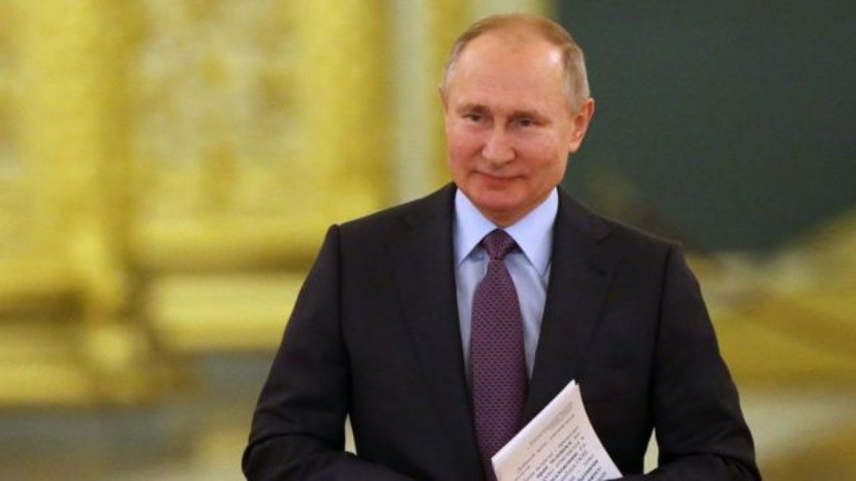 Toplantıda öksüren Vladimir Putin: Her şey yolunda #1