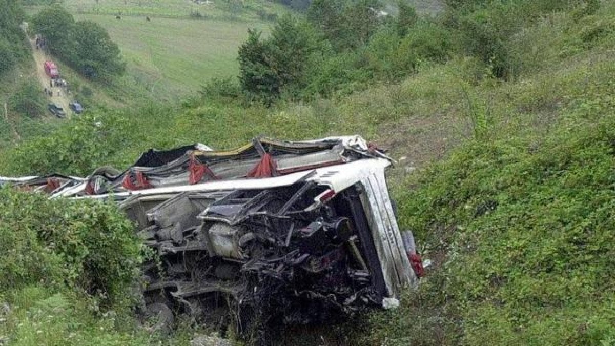 Nepal de yolcu otobüsü devrildi: 25 ölü #1