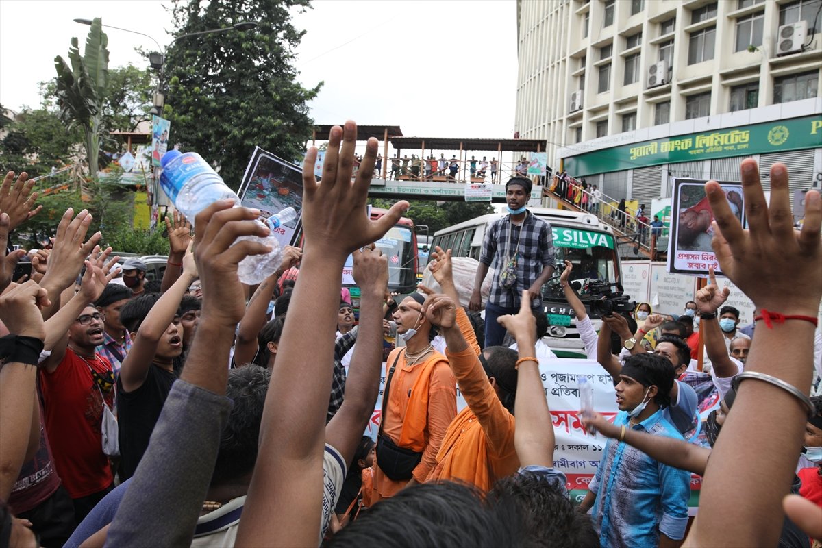 Bangladeş te Kur an-ı Kerim e saygısızlıkla başlayan eylemler sürüyor #1