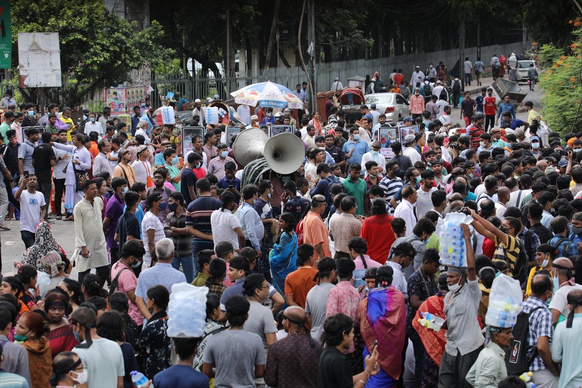 Bangladeş te Kur an-ı Kerim e saygısızlıkla başlayan eylemler sürüyor #4