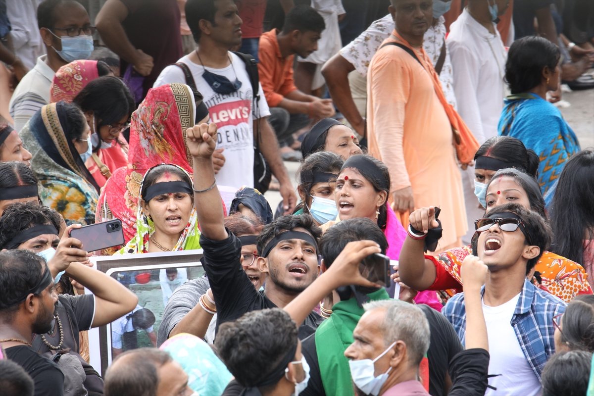 Bangladeş te Kur an-ı Kerim e saygısızlıkla başlayan eylemler sürüyor #5