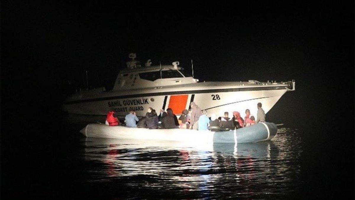 Balıkesir de 32 düzensiz göçmen kurtarıldı #1