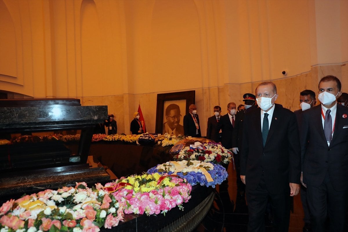 Cumhurbaşkanı Erdoğan dan Angola nın ilk Cumhurbaşkanı Neto nun mezarına ziyaret #2