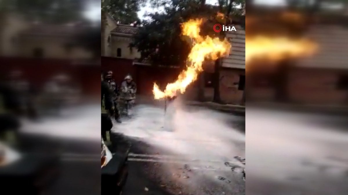 Meksika da bir itfaiyeci, yanan tüp gazı sırtına alarak binadan çıkardı #3