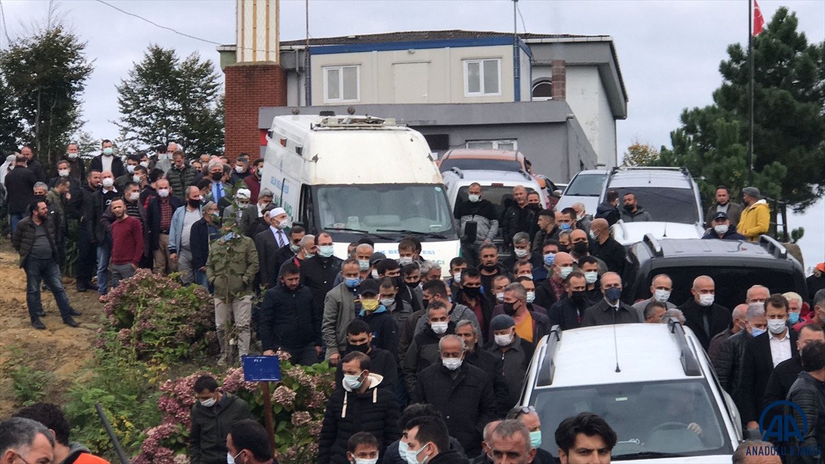 Zonguldak ta göçük altında kalan 3 işçiden 2 si kurtarıldı: 1 ölü #1