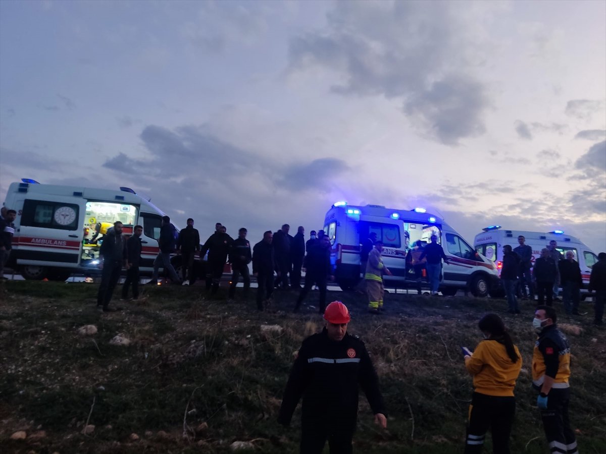Mardin de otomobil devrildi: 1 ölü 4 yaralı #3