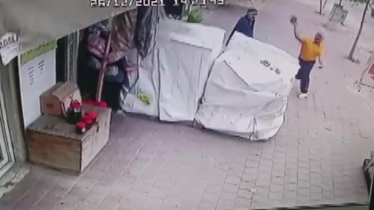Adana daki dayakçı kocaya yapılan linç girişimi kamerada #4