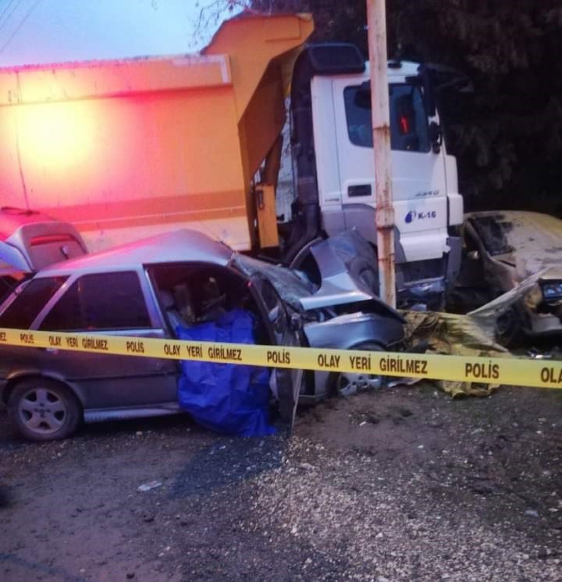 Gaziantep te hafriyat kamyonu ile otomobil çarpıştı: 1 ölü #2