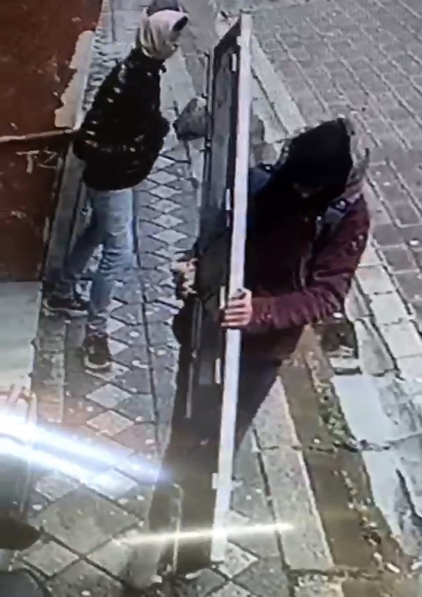 Zeytinburnu nda kapı çalan hırsızlar kamerada #1