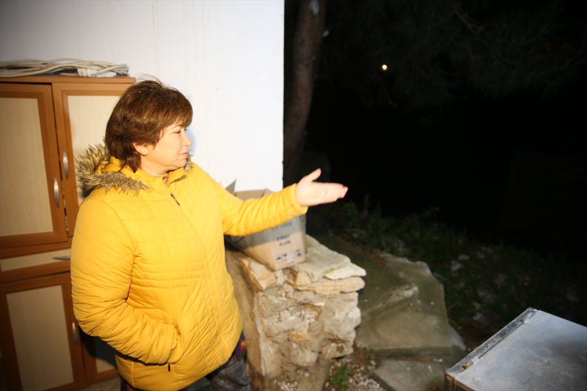 Bodrum da çöken istinat duvarı sebebiyle iki ev tahliye edildi #6