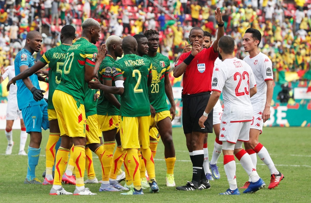 Afrika Uluslar Kupası nda hakem skandalı #2