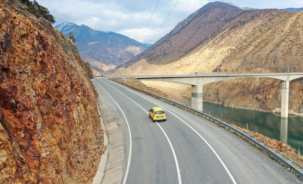 Artvin-Ardahan karayolundaki köprünün yüksekliği 125 metre #3