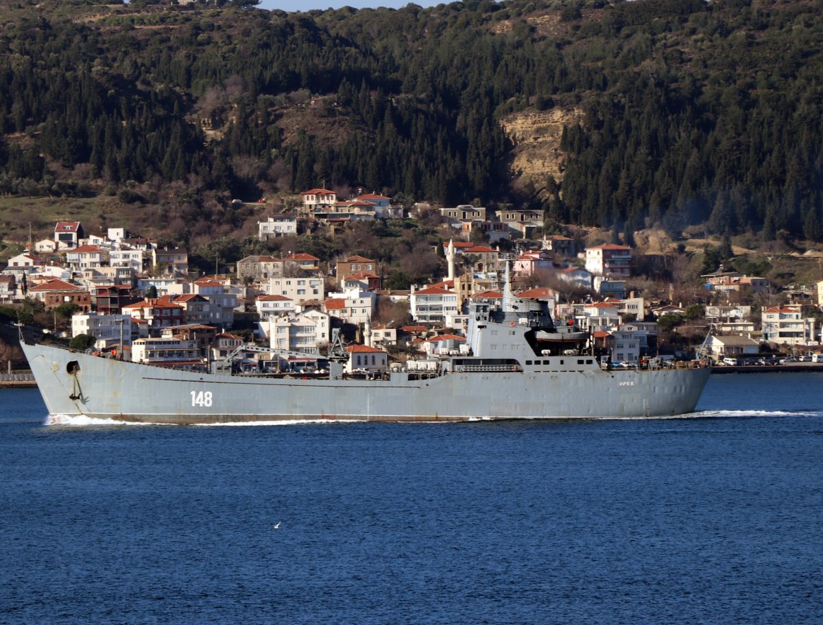 Rus savaş gemisi Çanakkale Boğazı ndan geçti #1