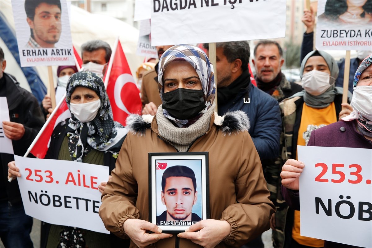 Diyarbakır annelerinin oturma eylemine bir aile daha katıldı #3