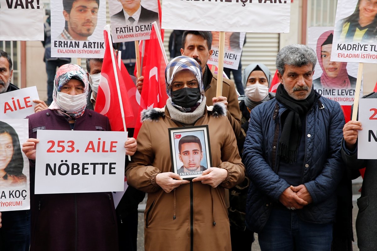 Diyarbakır annelerinin oturma eylemine bir aile daha katıldı #2