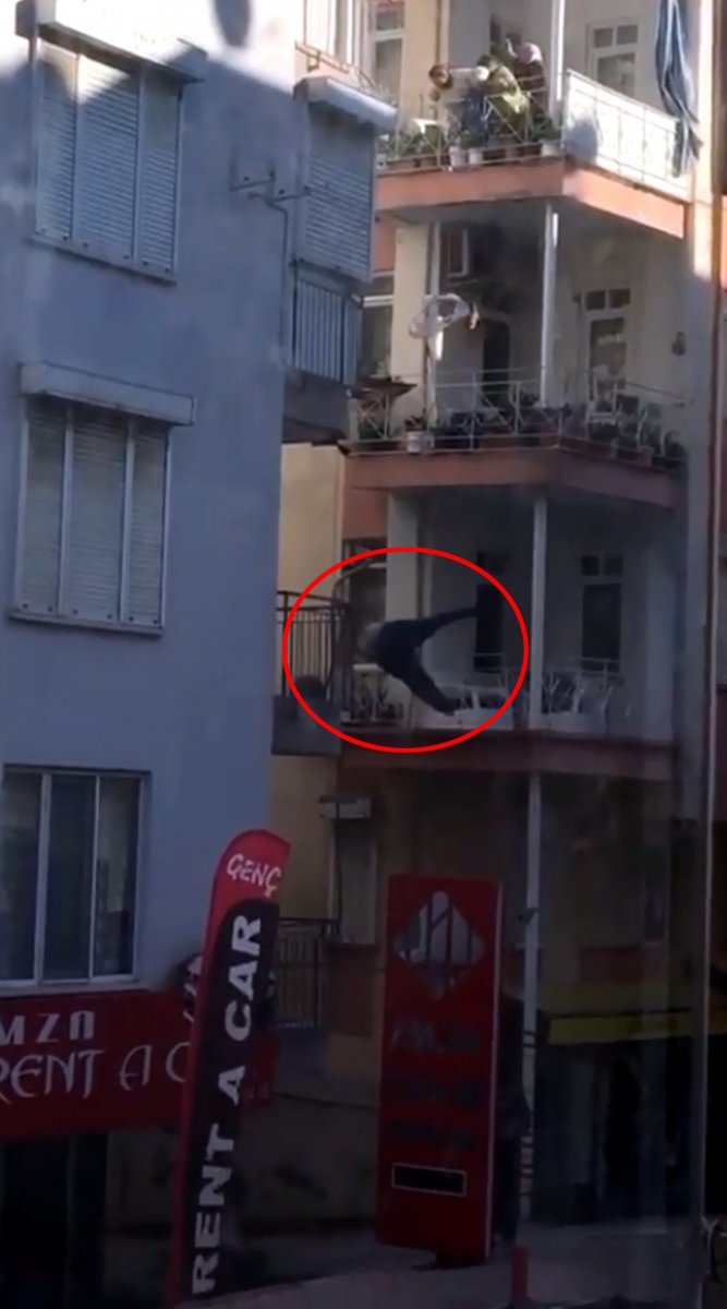 Antalya da aşağı atlayan kişi, ağır yaralandı #4
