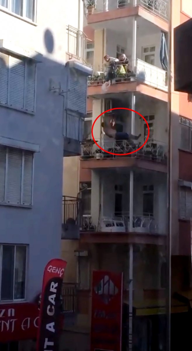 Antalya da aşağı atlayan kişi, ağır yaralandı #3