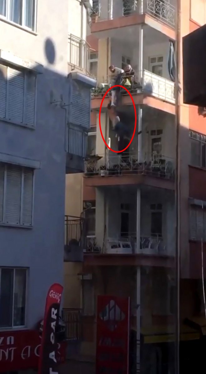 Antalya da aşağı atlayan kişi, ağır yaralandı #2