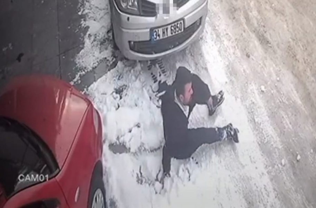 Bursa daki genç, çay taşırken buzda kaydı #2