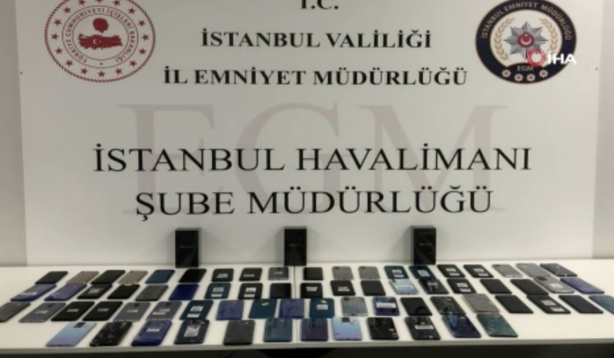 İstanbul Havalimanı’nda kaçak cep telefonlarıyla yakalandı #3