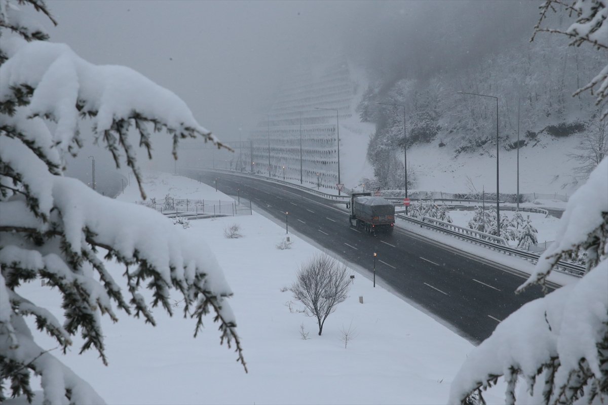 Bolu Dağı Tüneli nde kar ve sis etkili #4