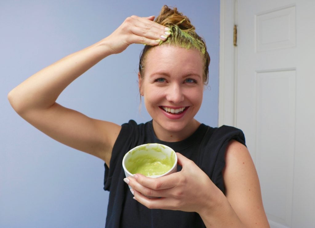 Boyalı saçlar için besleyici avokado maskesi tarifi #2