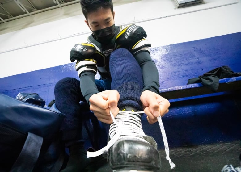 Kanada'nın oyunu, Çin'in hedefi: Genç Çinli oyuncular hokey becerilerini için Kanada buzuna gidiyor