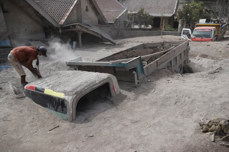 Endonezya volkan kurtarma yıkıntıilginç, kalın balçık göre engellendi