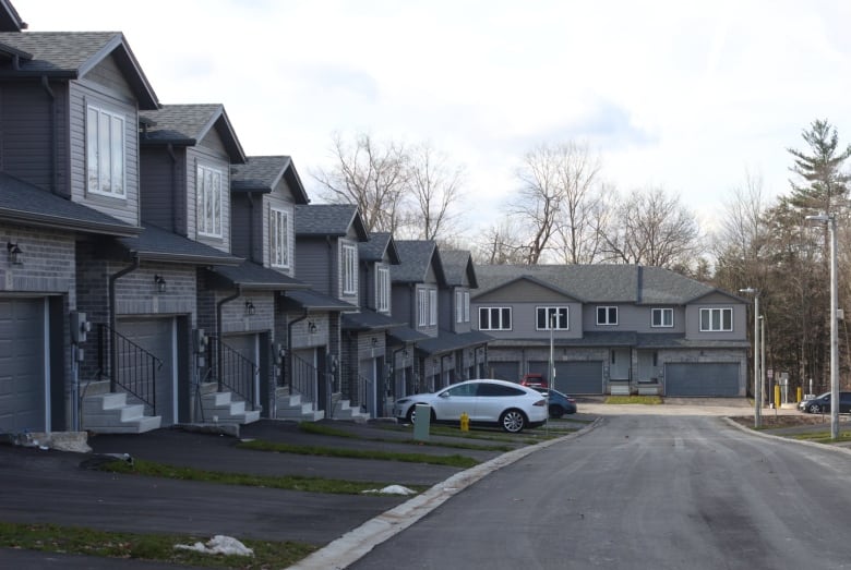Bazı Ontario müteahhitleri, inşaat öncesi ev alıcılarına 2 seçenek sunuyor - daha pozitif ödeyin veya unutun