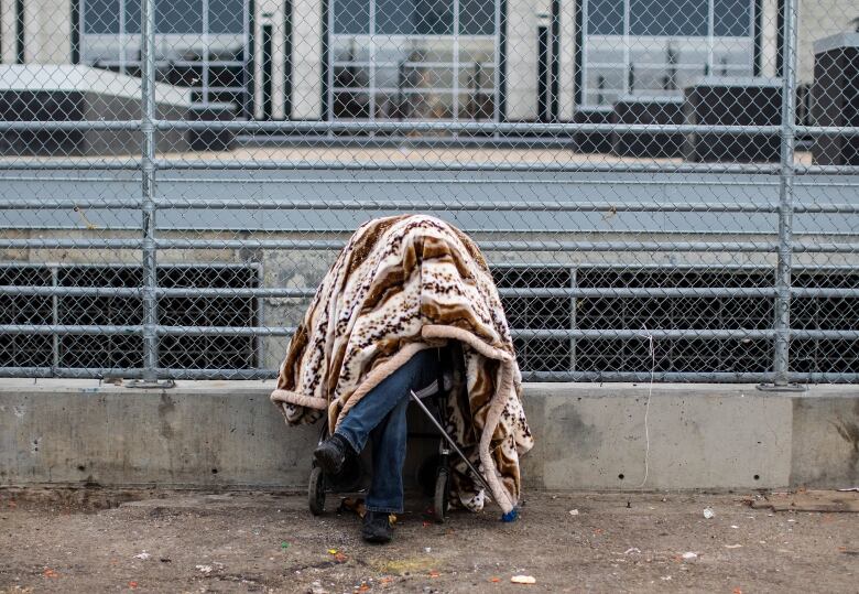 Acı kış ve Omicron dalgası, Edmonton'un evsiz nüfusu için 'mükemmel fırtına' yaratıyor