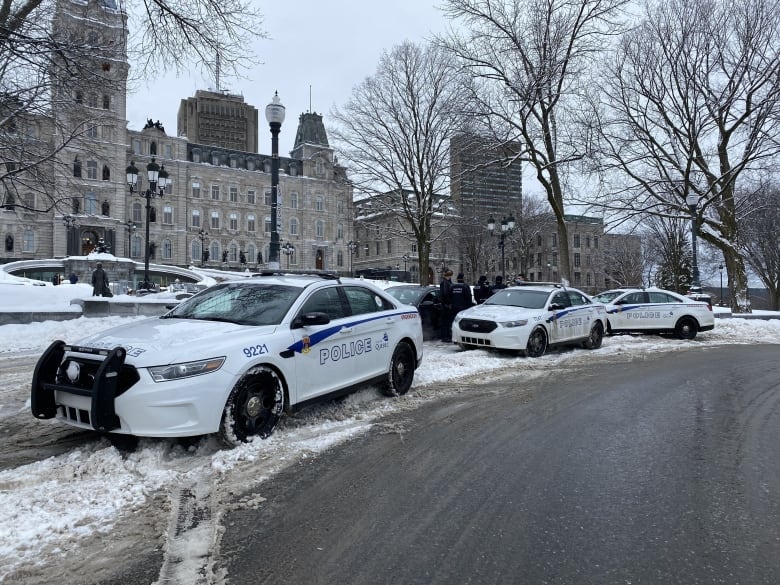 Protesto konvoyu, eyalet meclisindeki misafir etme öncesinde Quebec City'ye girdi