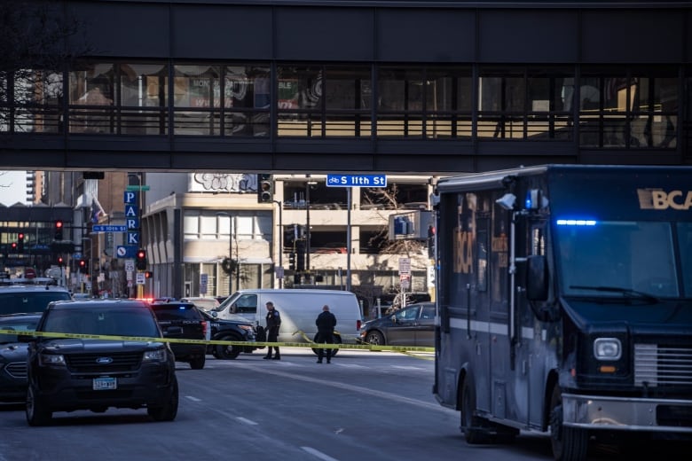 Minneapolis belediye başkanı, polisin siyah adamı Amir Locke'u ölümcül bir şekilde vurmasının arkasında vuruntusuz girişleri durdurdu