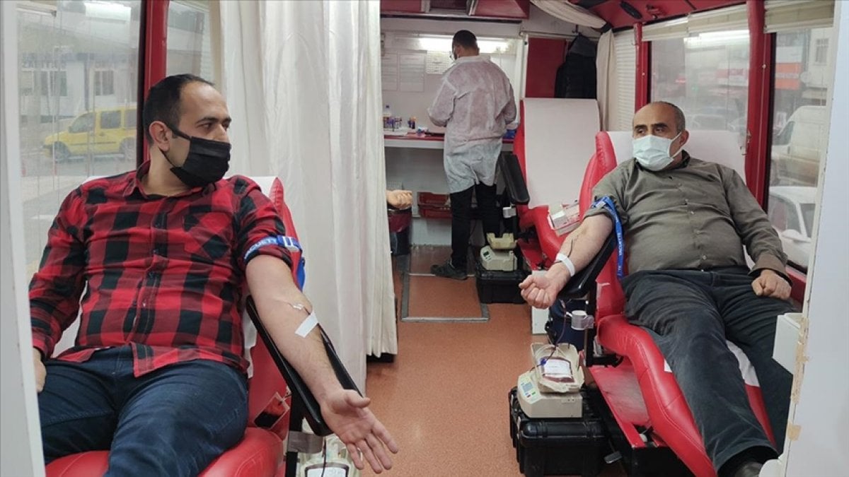 Amasya da baba ile oğlunun kan bağışı yarışı #1
