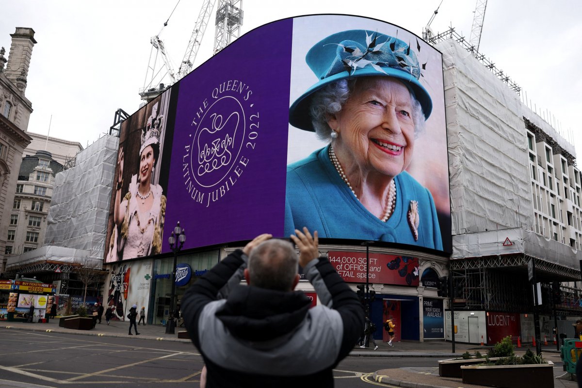 Prens Harry ve Meghan Markle, Kraliçe Elizabeth in tahttaki 70 inci yılını kutlamadı #1